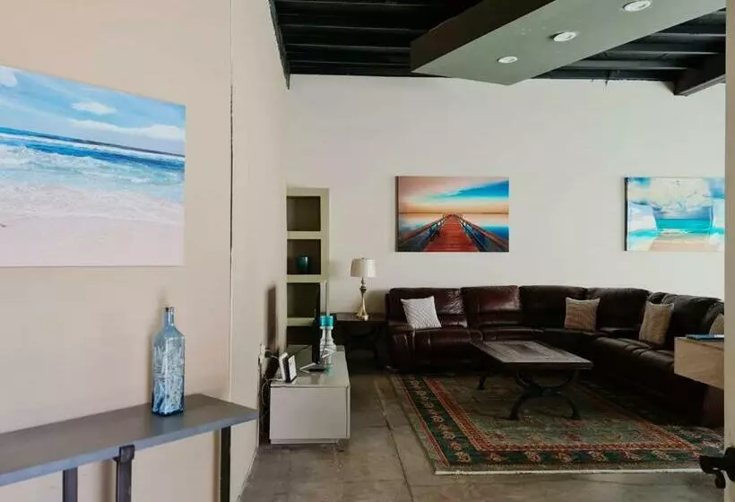 ペンション Sleeps 16 People Goliath Super Apartment 2 Minutes From Sandy Beach