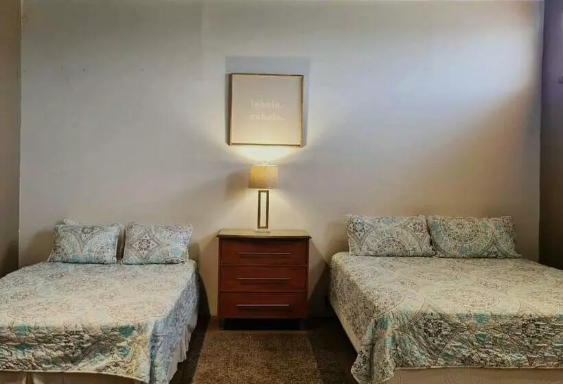ペンション Sleeps 16 People Goliath Super Apartment 2 Minutes From Sandy Beach