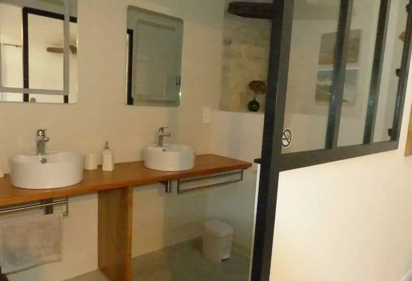 Aamiaismajoitus (B&B) L Alambic De L Estuaire