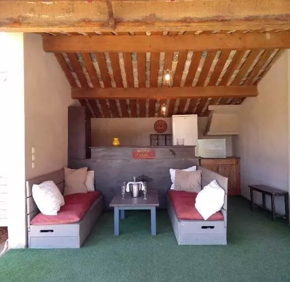 Aamiaismajoitus (B&B) Mas De Camejean