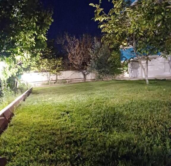 تختخواب و صبحانه The Cotton House