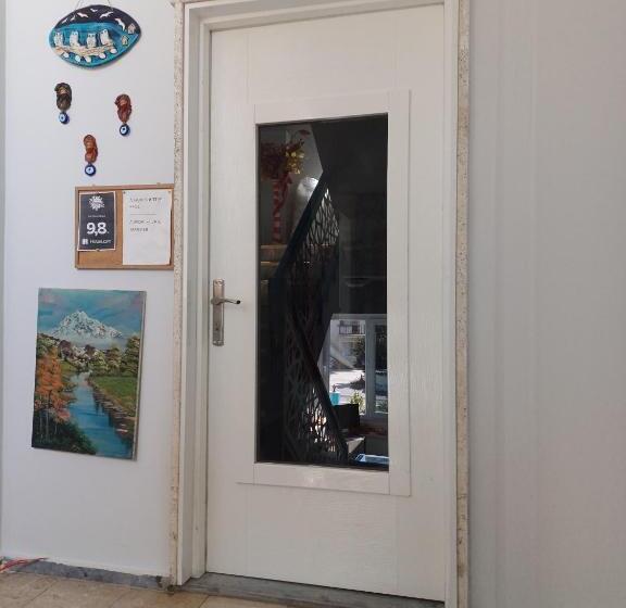 تختخواب و صبحانه The Cotton House