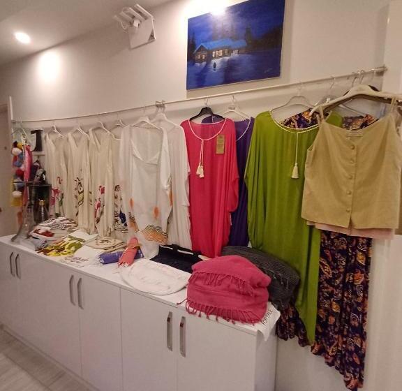 تختخواب و صبحانه The Cotton House