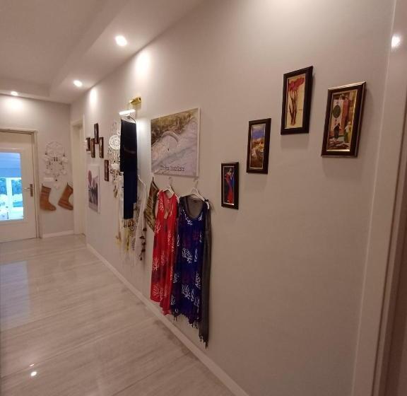 تختخواب و صبحانه The Cotton House