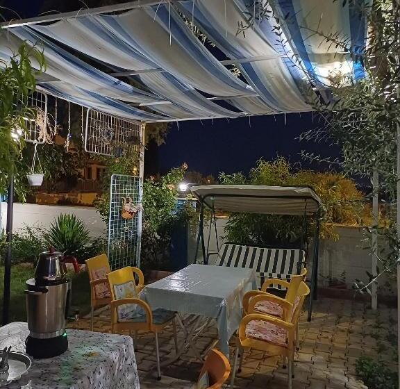 تختخواب و صبحانه The Cotton House