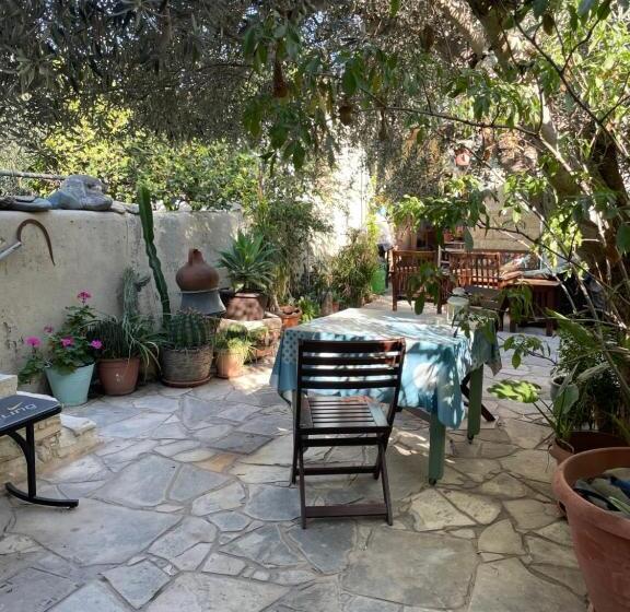 پانسیون Avli The Courtyard