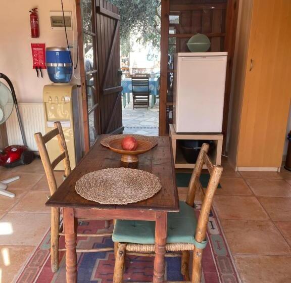 پانسیون Avli The Courtyard