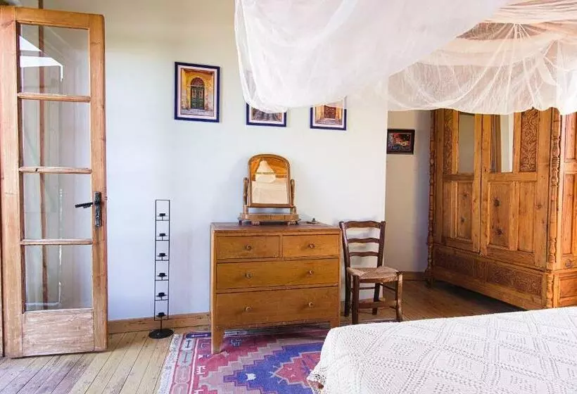 Majatalo Avli The Courtyard