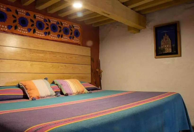 پانسیون Lofts Las Cuatro Puertas
