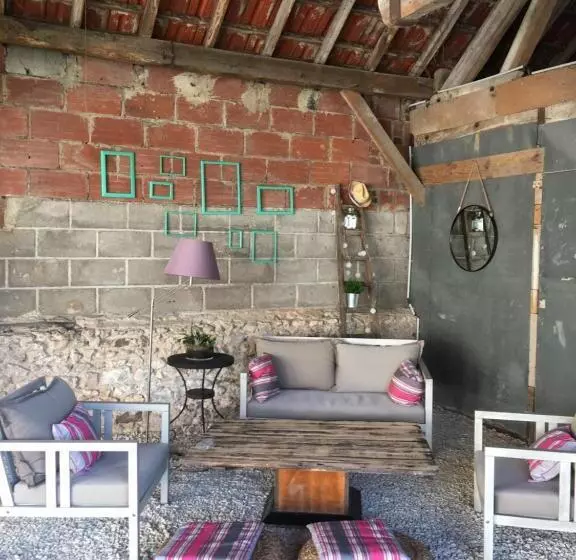 پانسیون Maison D’en Face