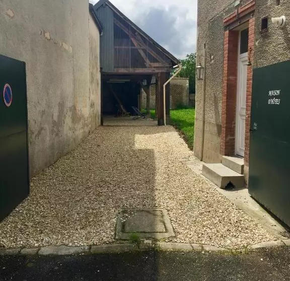 پانسیون Maison D’en Face