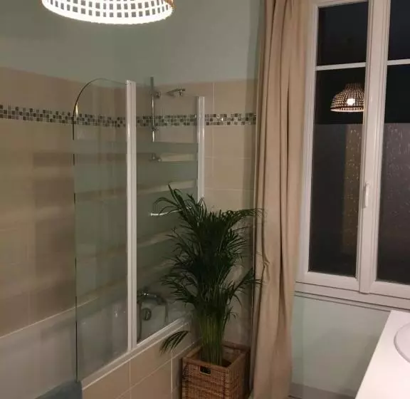 پانسیون Maison D’en Face