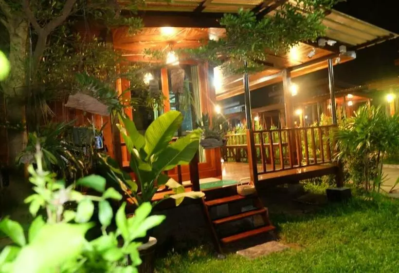 پانسیون Ruen Orathai Resort