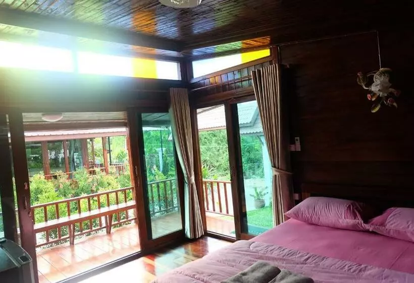 پانسیون Ruen Orathai Resort