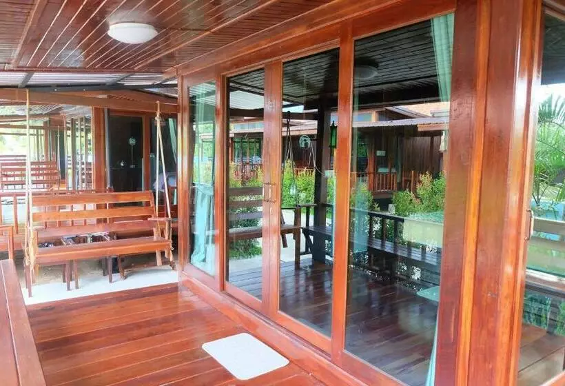 پانسیون Ruen Orathai Resort