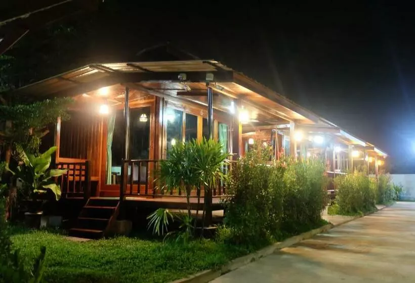 پانسیون Ruen Orathai Resort