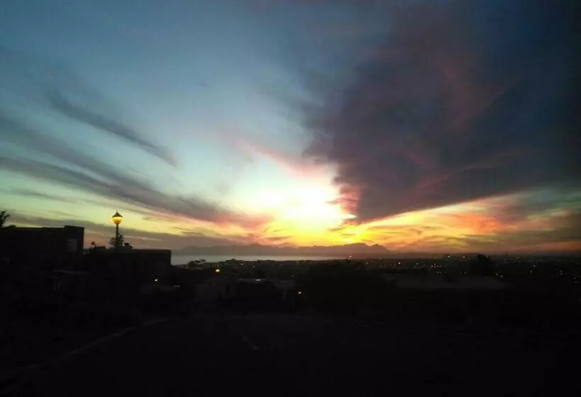 ホテル Sunset 786 Holidays 211