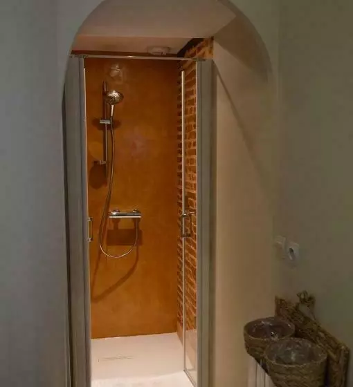 Majatalo L Inattendu