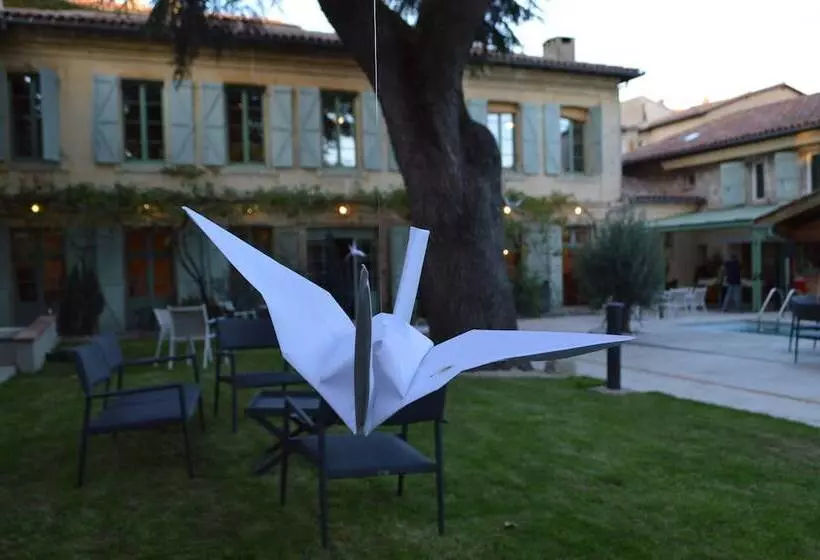 Majatalo L Inattendu