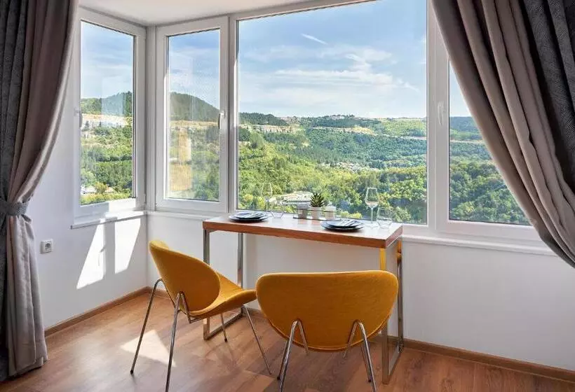Adel Apartments