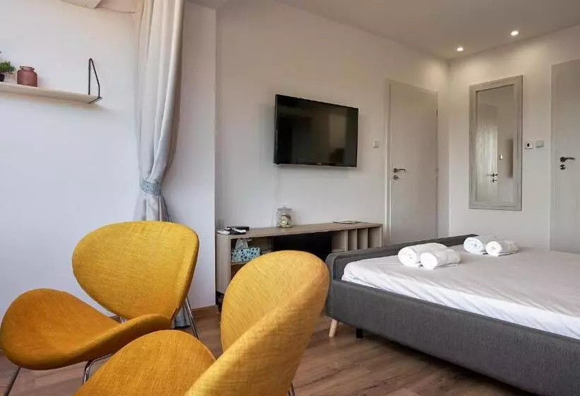 Adel Apartments