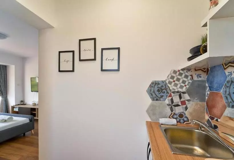 Adel Apartments
