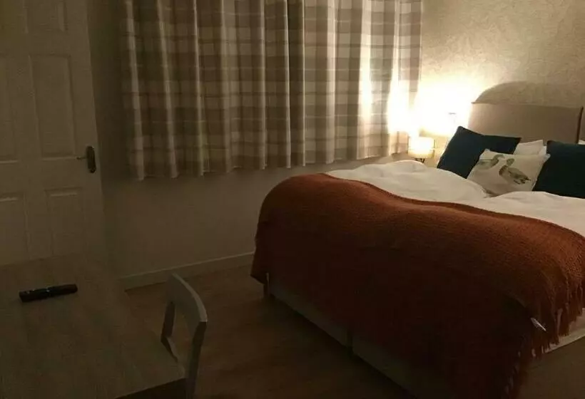 Aamiaismajoitus (B&B) The Grange Silverstone