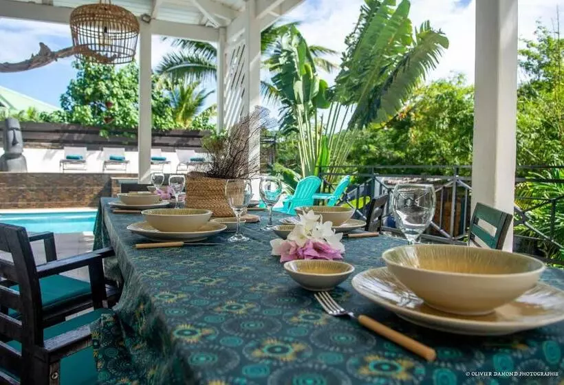 تختخواب و صبحانه Villa « Fleur De Pirate »