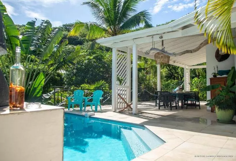 تختخواب و صبحانه Villa « Fleur De Pirate »