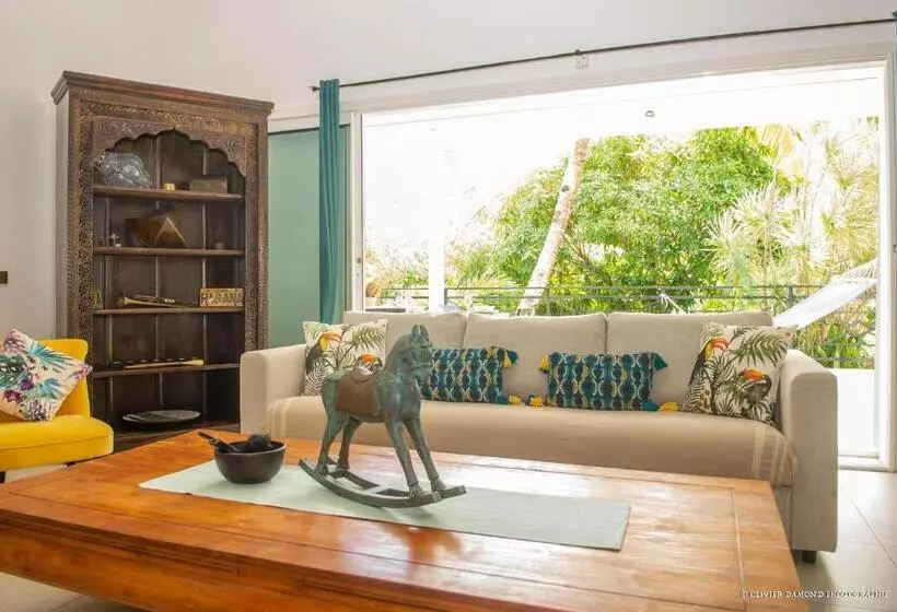 تختخواب و صبحانه Villa « Fleur De Pirate »