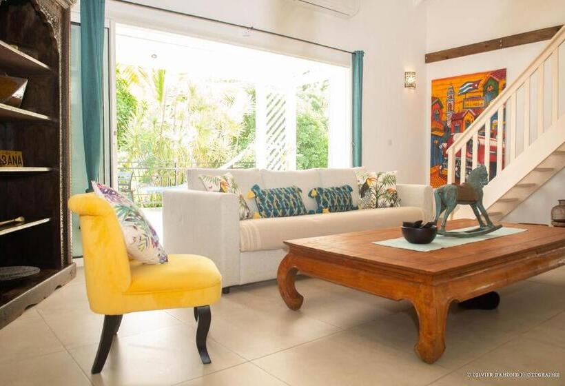 تختخواب و صبحانه Villa « Fleur De Pirate »