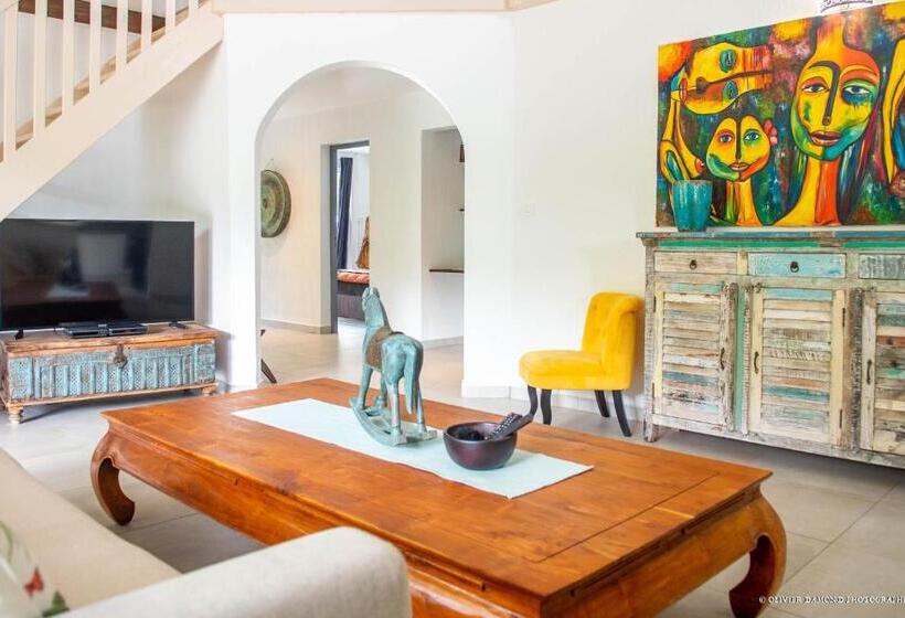 تختخواب و صبحانه Villa « Fleur De Pirate »