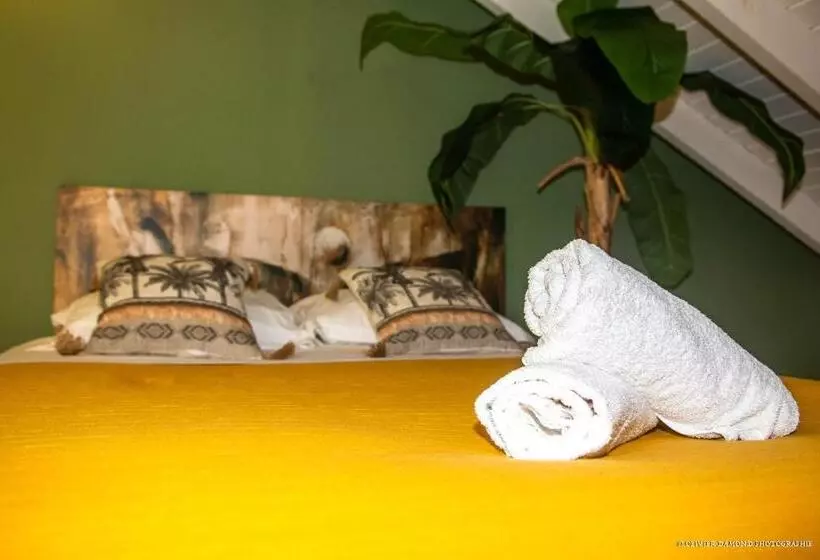 تختخواب و صبحانه Villa « Fleur De Pirate »