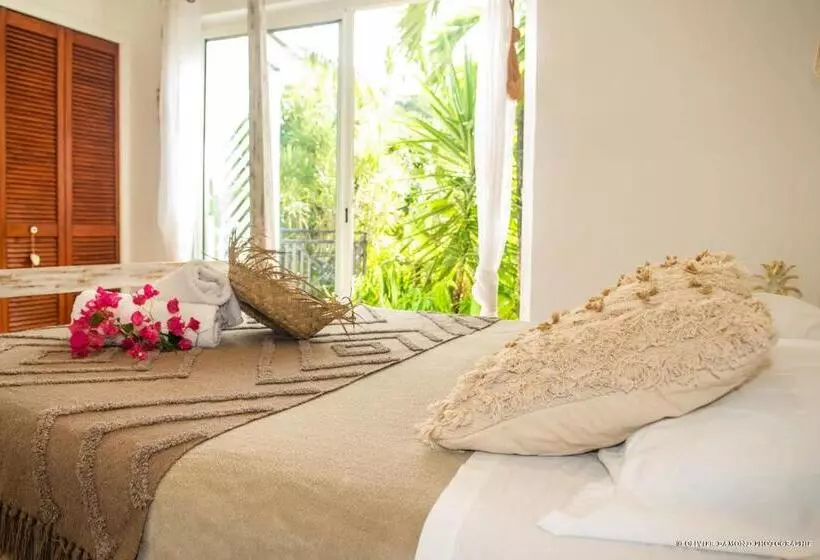 تختخواب و صبحانه Villa « Fleur De Pirate »