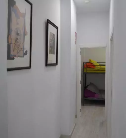 ユースホステル Coworking Studio