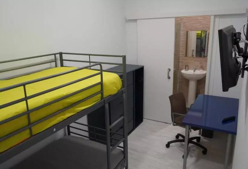 ユースホステル Coworking Studio