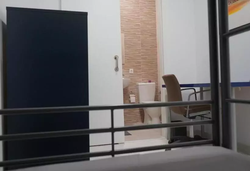 ユースホステル Coworking Studio