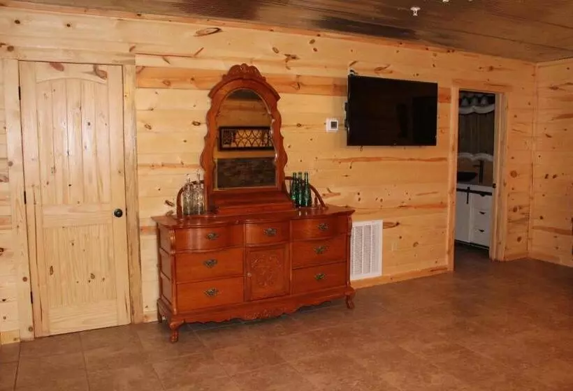 Hotelli Samantha S Timber Inn