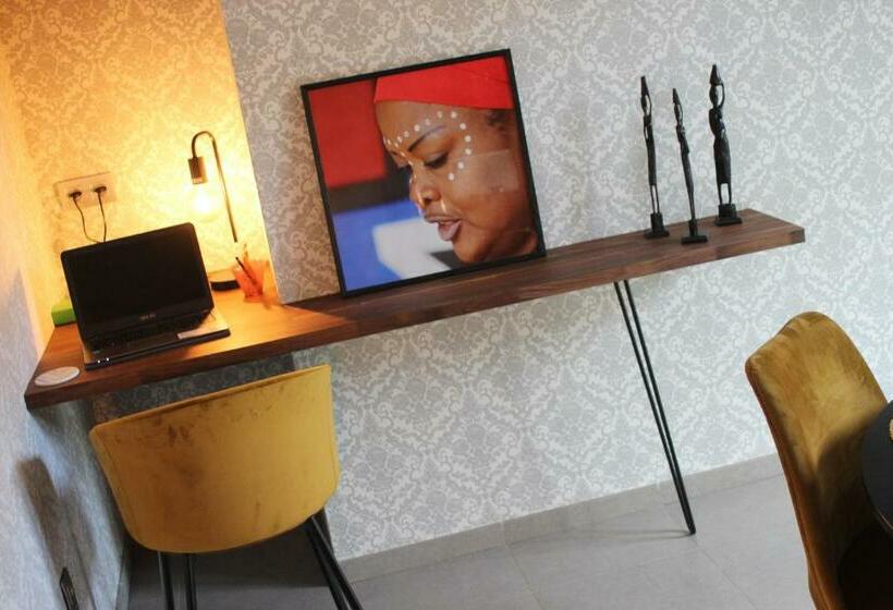 Selemo B&b   Business And Leisure   Guestroom With Private Entrance   Ensuite Bathroom   Free Parkin