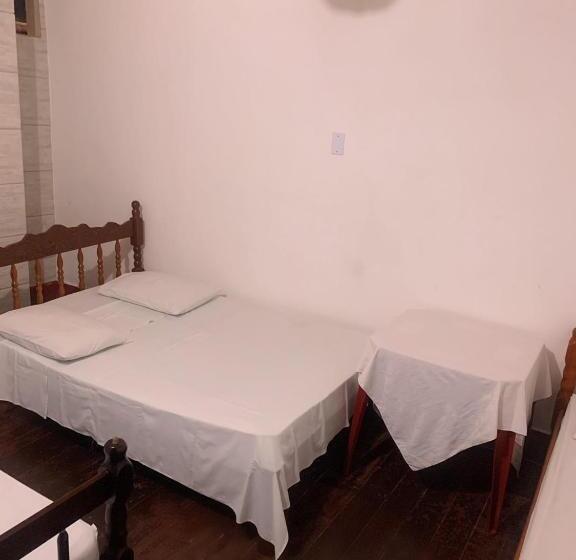 هاستل Pousada Angraantiga