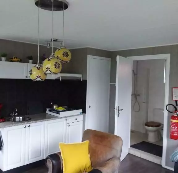 ベッドアンドブレックファースト Betty`s Tiny House