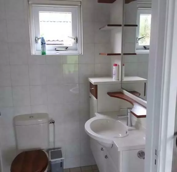 ベッドアンドブレックファースト Betty`s Tiny House