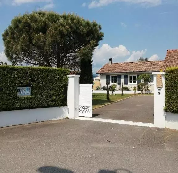 ベッドアンドブレックファースト Chambres D Hôtes Le Clos De La Presle