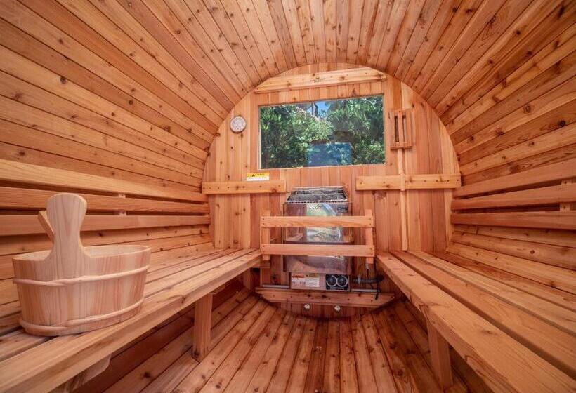 Noahs Hideaway Luxury B&b