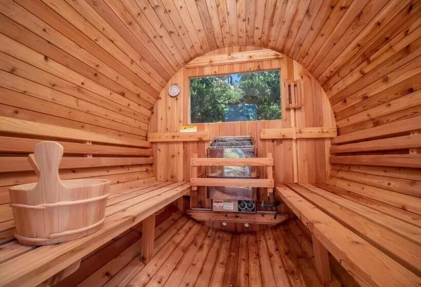 Noahs Hideaway Luxury B&b