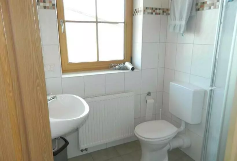 Majatalo Gästehaus Borniger