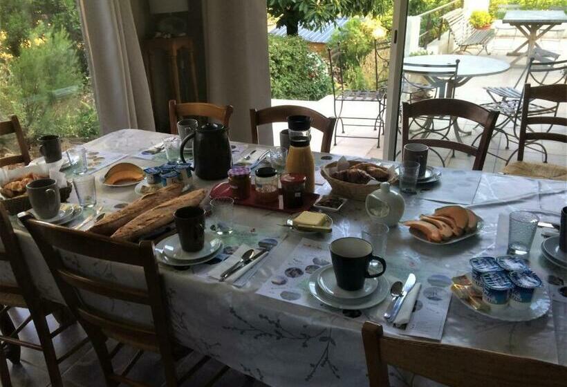 פנסיון Les Deux Chemins