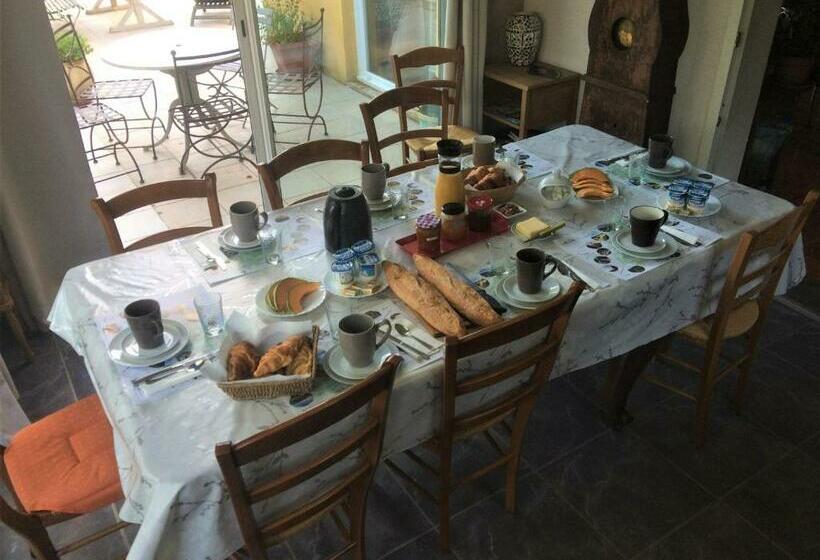 פנסיון Les Deux Chemins