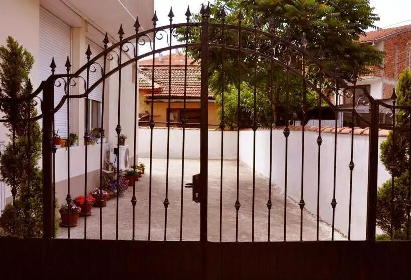 Majatalo Merilyn Petrich