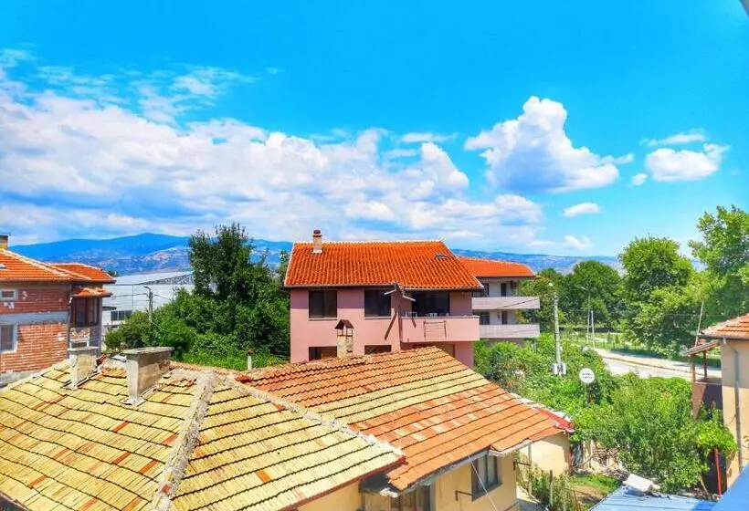 Majatalo Merilyn Petrich